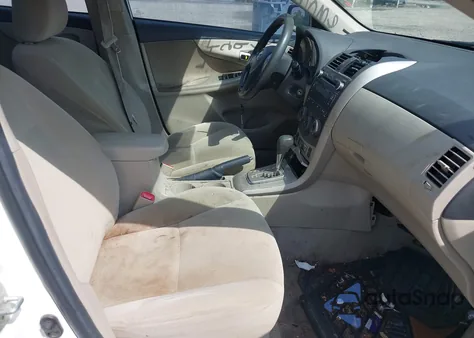 2011 Toyota Corolla Le z USA, uszkodzony, nr VIN 2T1BU4EE4BC700640